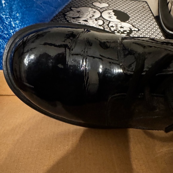 Dr. Martens 1460Y Patent Lamper - Picture 6 of 8